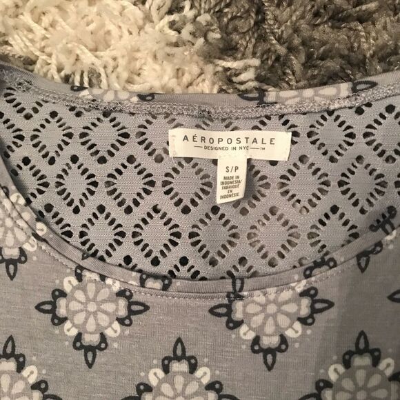 — Aeropostale — Grey & White Winter Top  - Picture 2 of 3